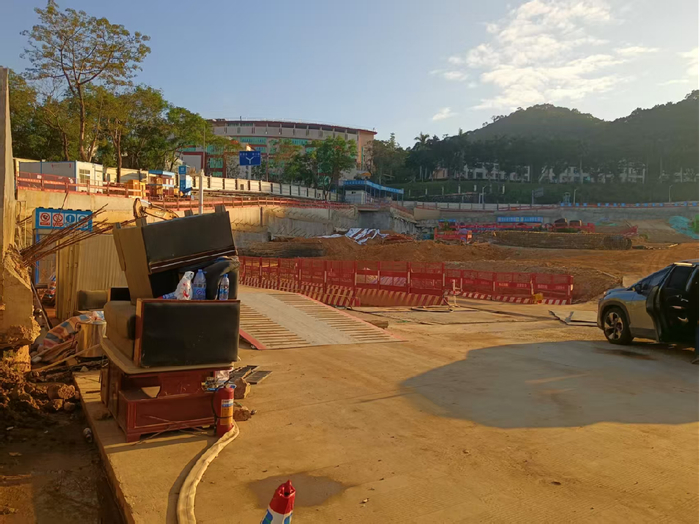 “黄金珠宝产业链数字创新中心”项目处于停工状态