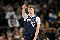 虽迟但到！弗拉格弧顶三分穿针 命中自己本场首个运动战进球