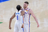 投桃报李！哈滕击地助杰伦威空切扣篮 后者抛传助哈滕暴扣打2+1