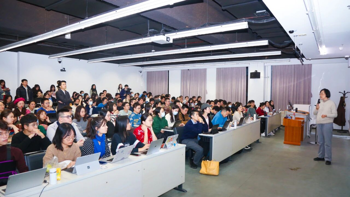 2024年，邓小南在北大讲座上。