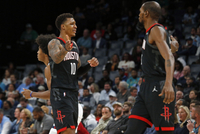 KD：我和小贾经常讨论 出手什么投篮要由我们决定 而非让防守决定