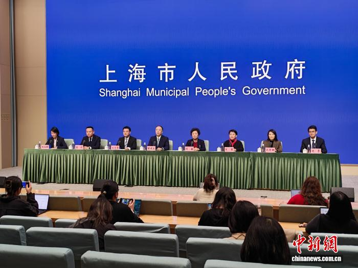 12月30日，上海市政府新闻办举行新闻发布会，介绍迎新年特色活动。中新网记者 姜煜 摄