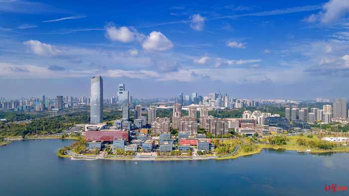 ▲兴隆湖畔的成都科学城 杨红玲 摄