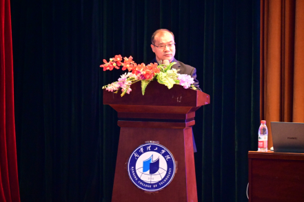 图三 桂林市雁山区科学技术局局长滕志理致欢迎辞