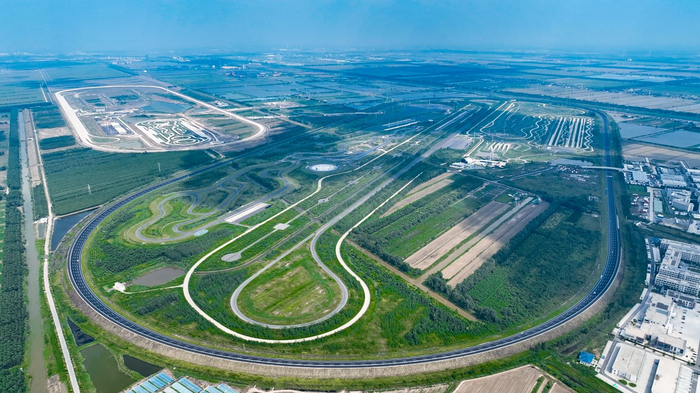 国内首个专门用于智能网联汽车和自动驾驶汽车研发测试的大型综合封闭试验场——中汽股份长三角（盐城）智能网联汽车试验场