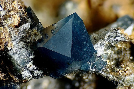△极其少见的蓝水晶
