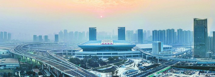 　　12月30日，晨曦中的合肥西站。记者 方妍 摄