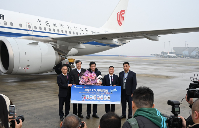 ▲今年第9000万名旅客姜辉