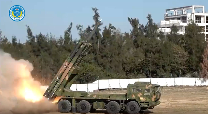 东部战区公布的30日实弹射击视频截图 （东部战区微信公众号）