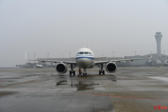 ▲搭载第9000万名乘客的飞机停靠
