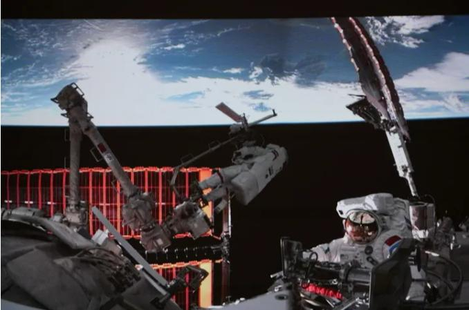 12月9日，神舟二十一号航天员乘组圆满完成第一次出舱活动。新华社记者 刘艺 摄