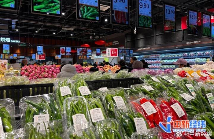 北京市通州区某连锁超市内售卖的辣椒 中新经纬闫淑鑫摄