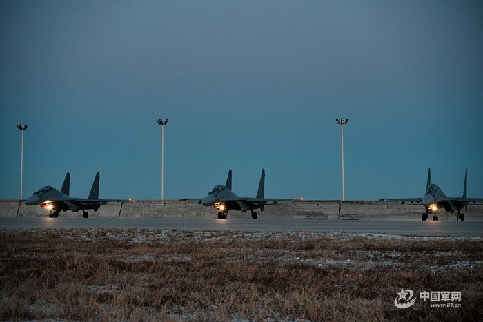 战机列阵。孙智英 摄