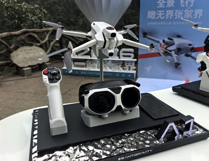 现场的产品展示 张玲 摄
