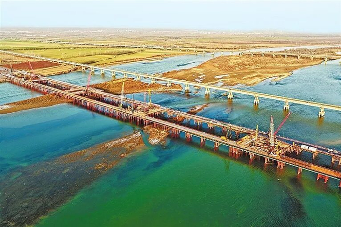 焦洛平高铁洛阳黄河公铁大桥。陈永创 摄