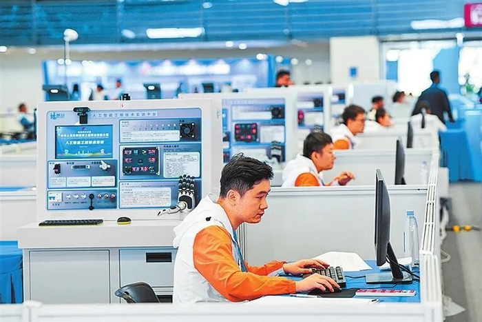 全国各地选手参加第三届全国技能大赛。记者 徐聪 摄