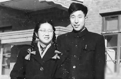 图为二十世纪五十年代的仇士华（右）和蔡莲珍。蔡莲珍供图