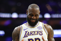 今日打活塞！詹姆斯生日夜5胜5负 场均32.9分7.1板6.9助