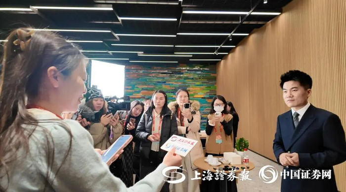  董宇辉答上证报 