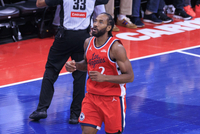 解说：洛杉矶迎来了自己的2026 但是小卡把时钟偷偷调回了2019