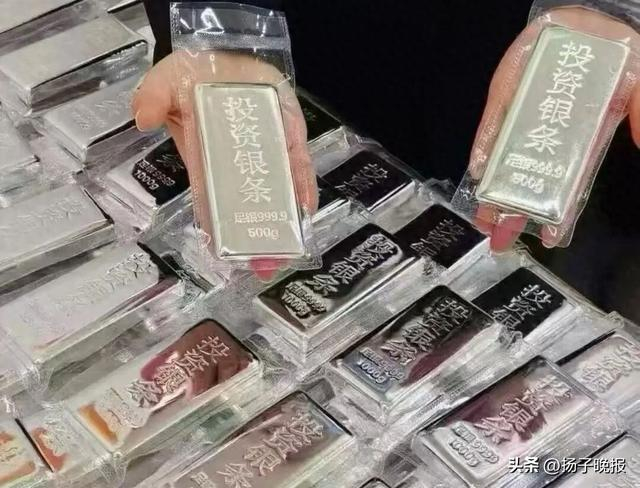 ▲2025年12月26日，甘肃白银，投资银条。图据视觉中国