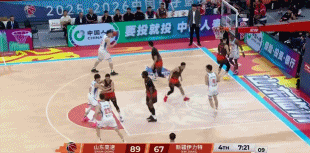 失误不断！阿不都突破丢球 李炎哲追防犯规被吹违体