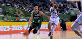 连珠炮！祝铭震外线开火连中3记三分 帮助同曦扩大优势