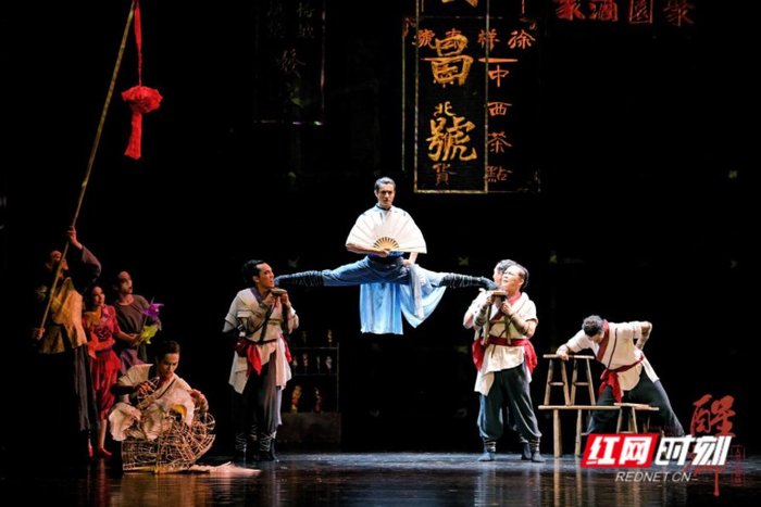 《醒·狮》元旦假期献演长沙 传统狮舞“燃”动新年_新浪新闻