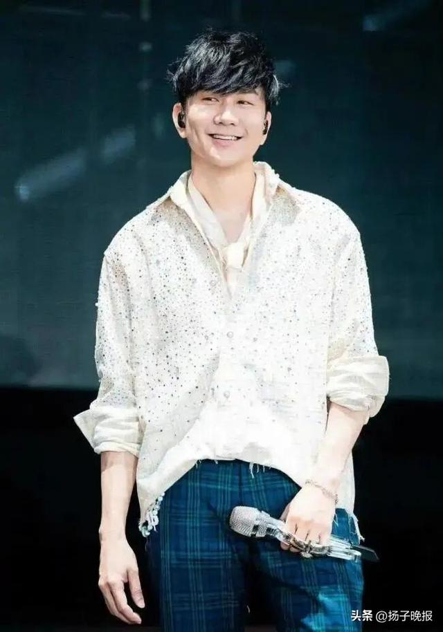 来源：都市现场综合中国蓝新闻、封面新闻、此前报道