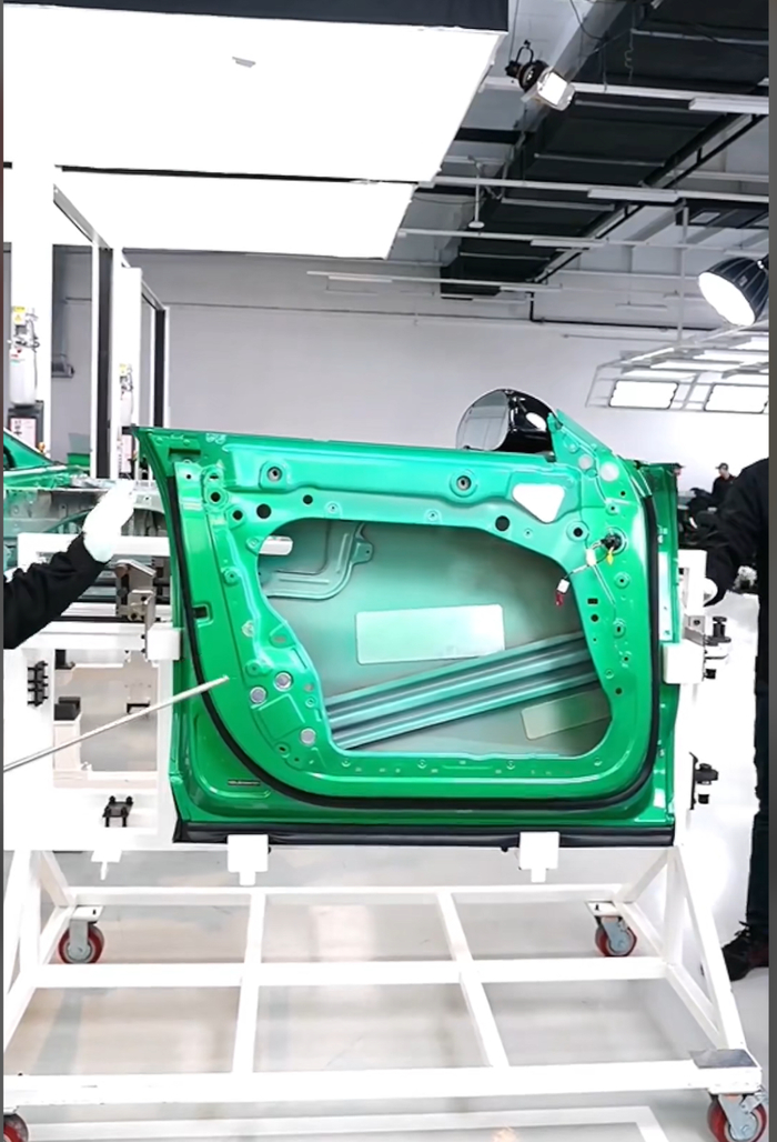 小米YU7门把手安全设计图示