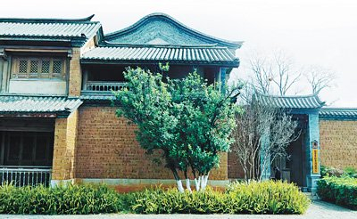 昆明市呈贡区卧龙古渔村的“一颗印”民居实现改造利用。本报记者 李茂颖摄