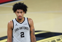 老猫莫布里谈本赛季印象深刻的4个年轻后卫：华子&amp;CC&amp;哈珀&amp;卡斯尔