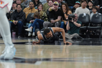 米奇·约翰逊：文班不在场会让一切不同 但我们的既定原则不变