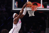 精准制导！约维奇送高抛 阿德巴约起飞空接双手暴扣