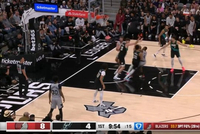 💥无敌了！克林根开场三分3中3平生涯纪录！开场独得11分！