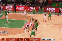 铆足了劲！奥利弗接鄢手骐抛传单臂空接砸扣