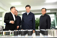 辽宁省委书记许昆林，主动与企业家加微信