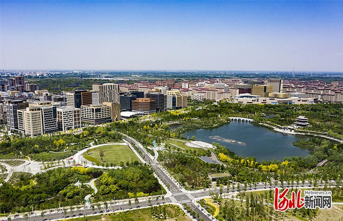 无人机航拍的容东片区，该片区是雄安新区首个大规模建成区。（河北日报资料片）河北日报记者 刘光昱摄