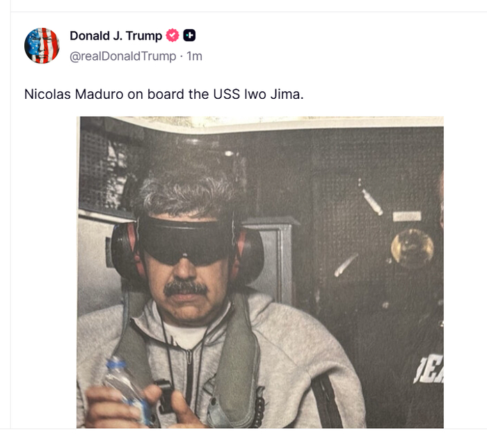 △记者会前，特朗普在社交媒体发布马杜罗在美军舰上戴手铐、双眼被蒙住的照片