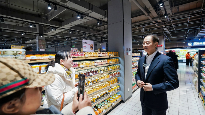 物美集团创始人张文中接受本报记者专访。