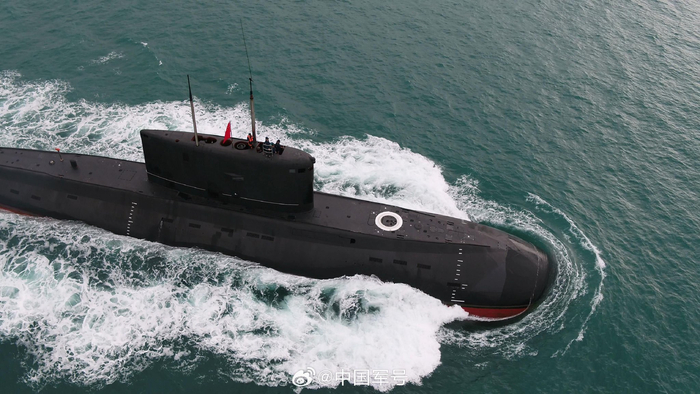 　　新年伊始，南部战区海军某潜艇支队赴某任务海域开展实战化训练。（来源：中国军号）