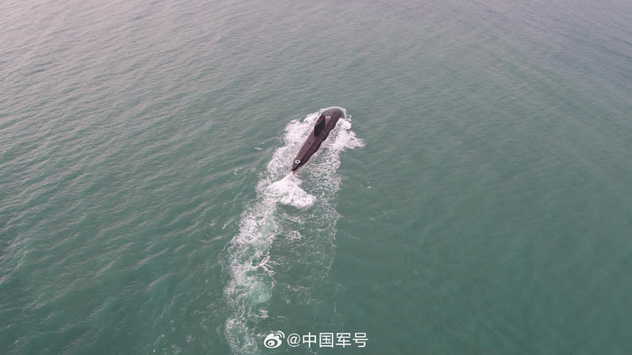 　　新年伊始，南部战区海军某潜艇支队赴某任务海域开展实战化训练。（来源：中国军号）