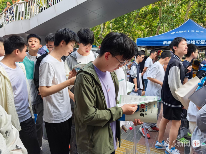 2025年初中学业水平考试前考生抓紧时间复习（资料照片）