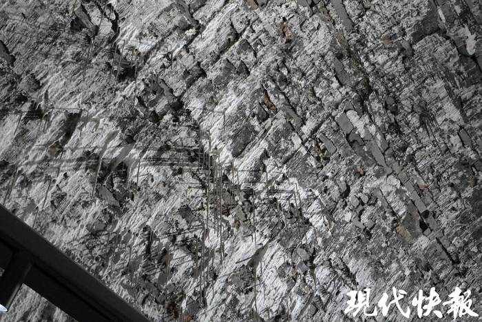 城墙粘合剂在藏兵洞内形成石钟乳