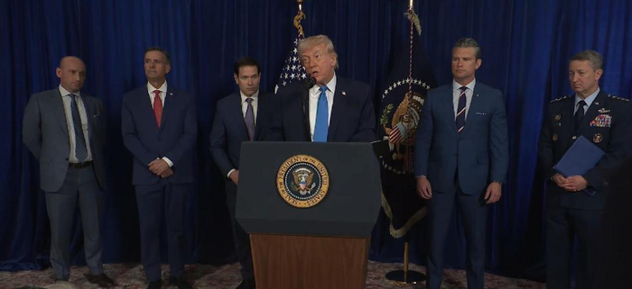 这张美国白宫发布的视频截图显示，1月3日，美国总统特朗普在佛罗里达州海湖庄园举行发布会