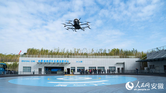 合翼航空正在进行飞行测试。人民网记者 周坤摄