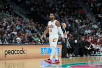 骑士VS活塞裁判报告：2次漏吹均不利活塞 漏吹梅里尔与米切尔犯规