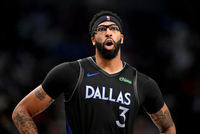 美记：争冠队赛季中期不会轻易动手换浓眉 休赛期多队交易更实际