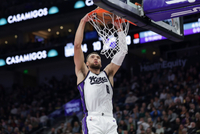 美记：雄鹿想用库兹马+波蒂斯换拉文 但国王想要雄鹿2031年的首轮