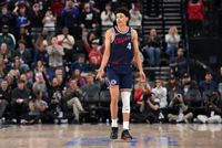 桑德斯谈对位库里：他是非常伟大的球员 我就想着把自己的事做好